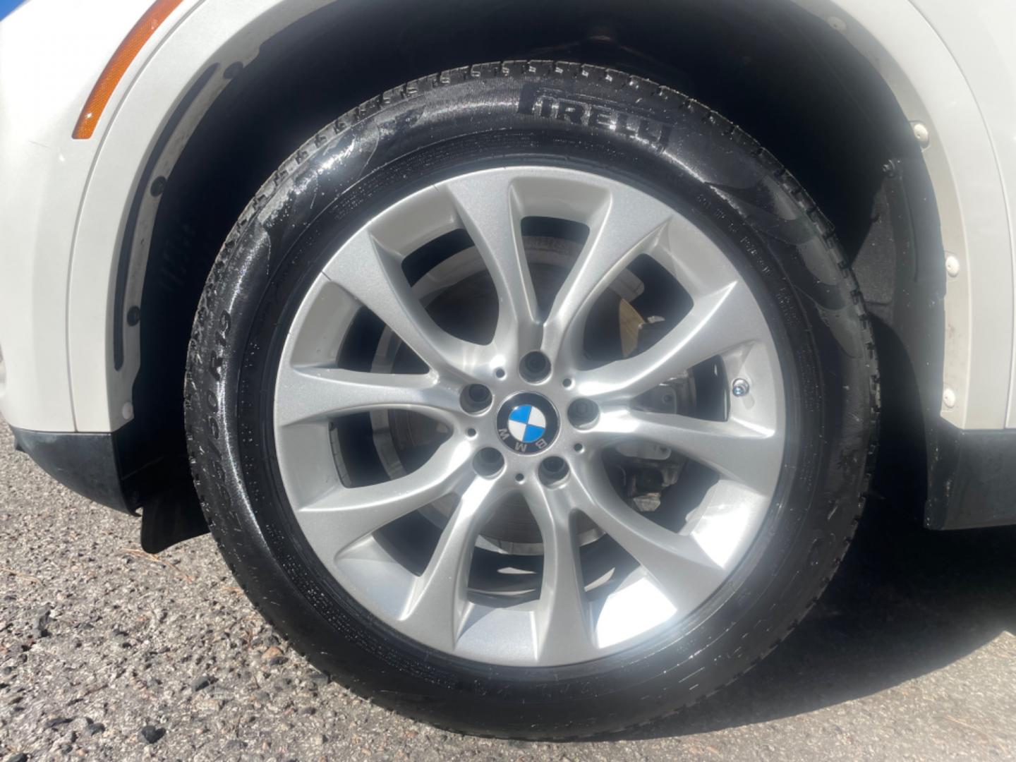 2014 WHITE BMW X5 XDRIVE35I (5UXKR0C54E0) with an 3.0L engine, Automatic transmission, located at 5103 Dorchester Rd., Charleston, SC, 29418-5607, (843) 767-1122, 36.245171, -115.228050 - Photo#24